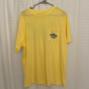 Vineyard vines T shirt